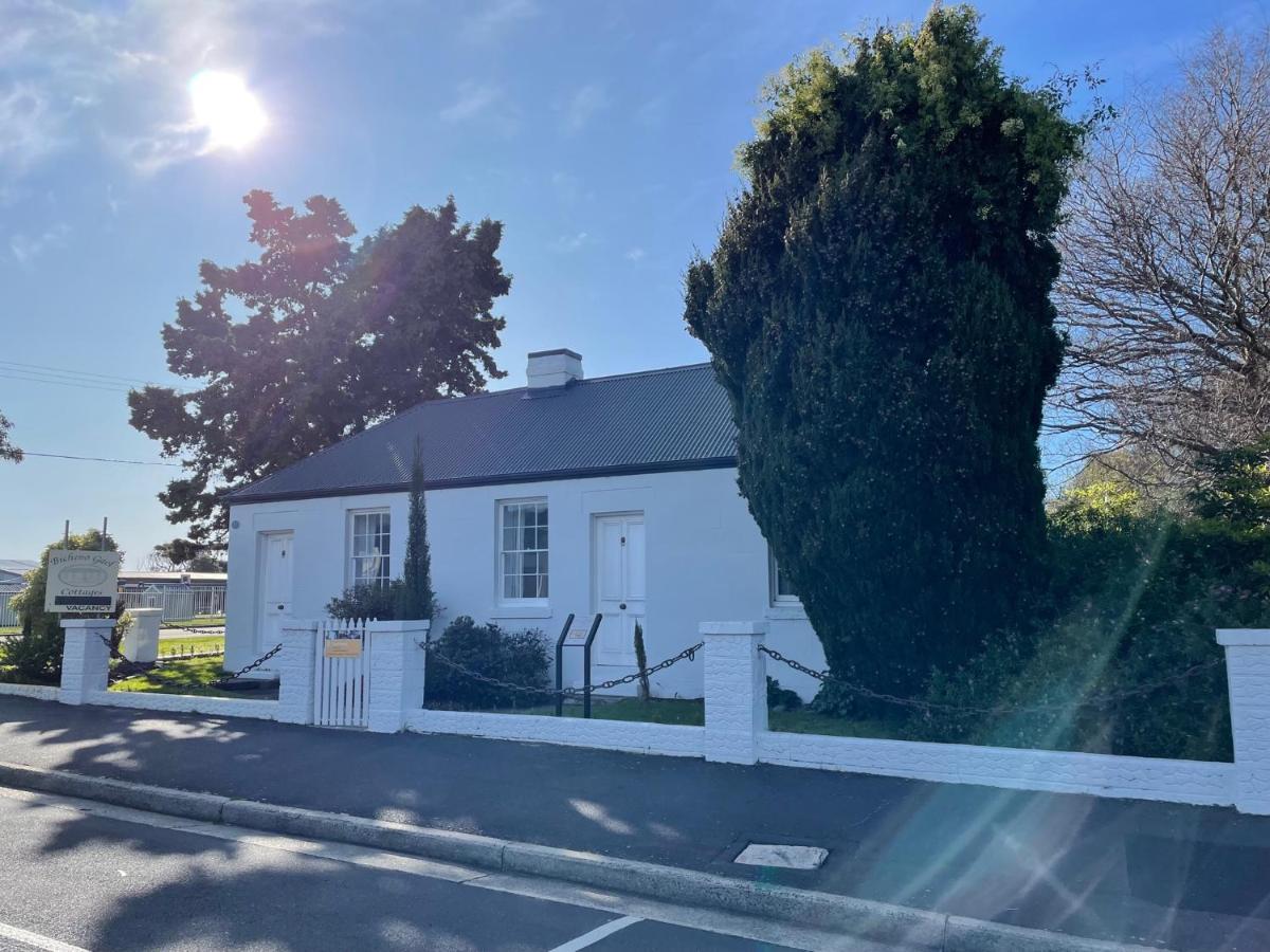 Gaol House Cottages Бичено Экстерьер фото